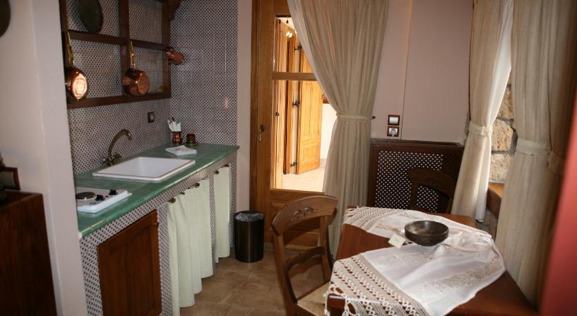 Roes Suites Káto Loutrákion Habitación foto