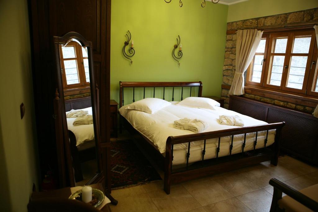 Roes Suites Káto Loutrákion Exterior foto