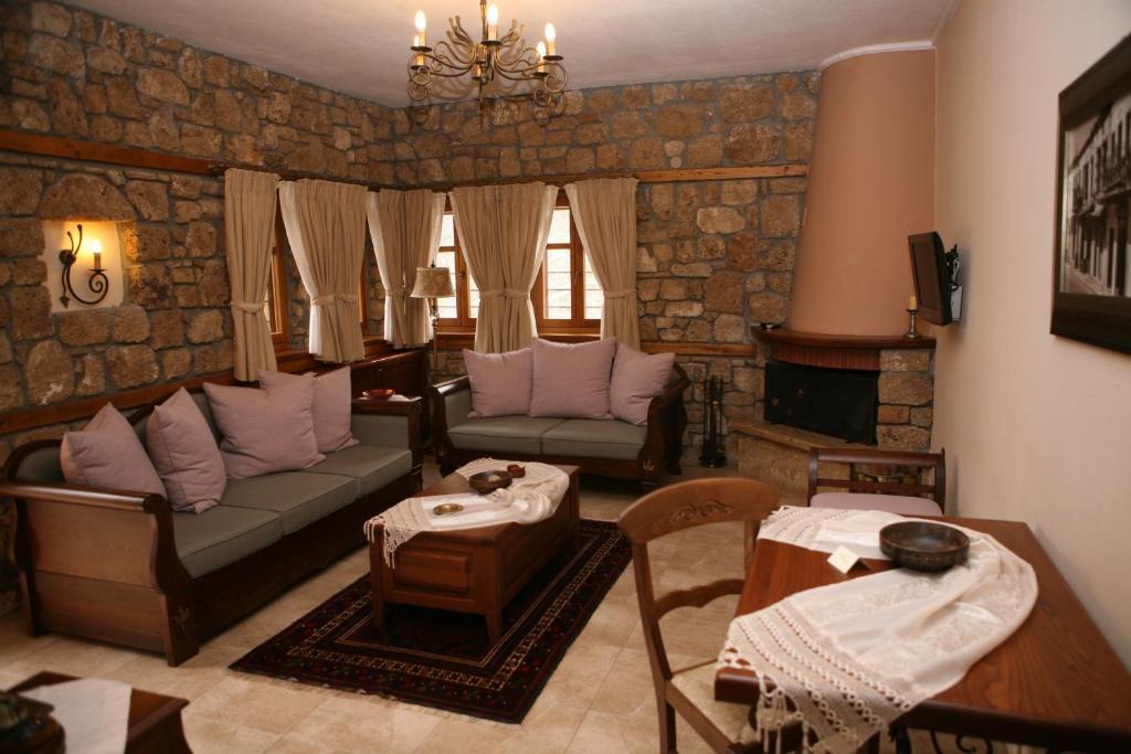 Roes Suites Káto Loutrákion Exterior foto